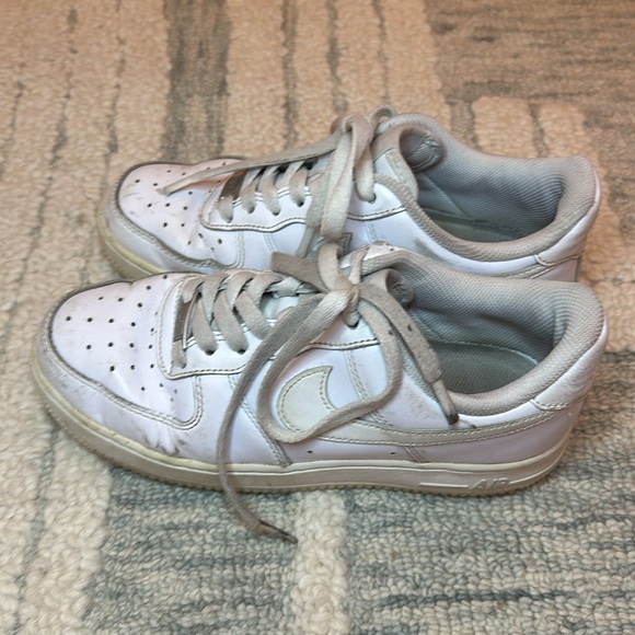 Women’s Nike Air Force 1 - Picture 4 of 5